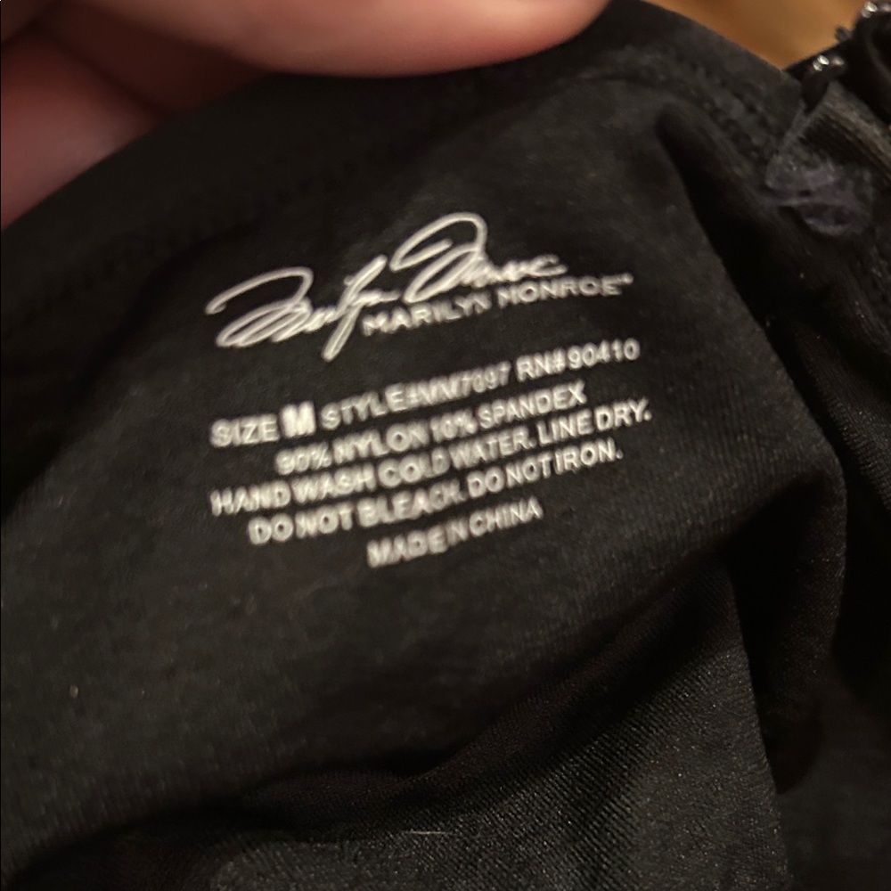Marilyn Monroe Shapewear Slip - Picture 11 of 12